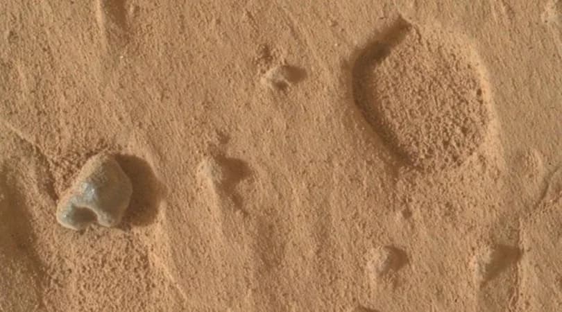 NASA, Mars’ta gizemli delikler buldu