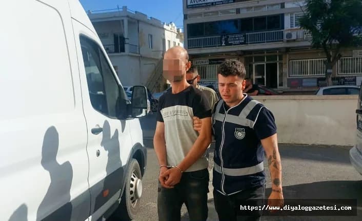 Parmağını kopardı