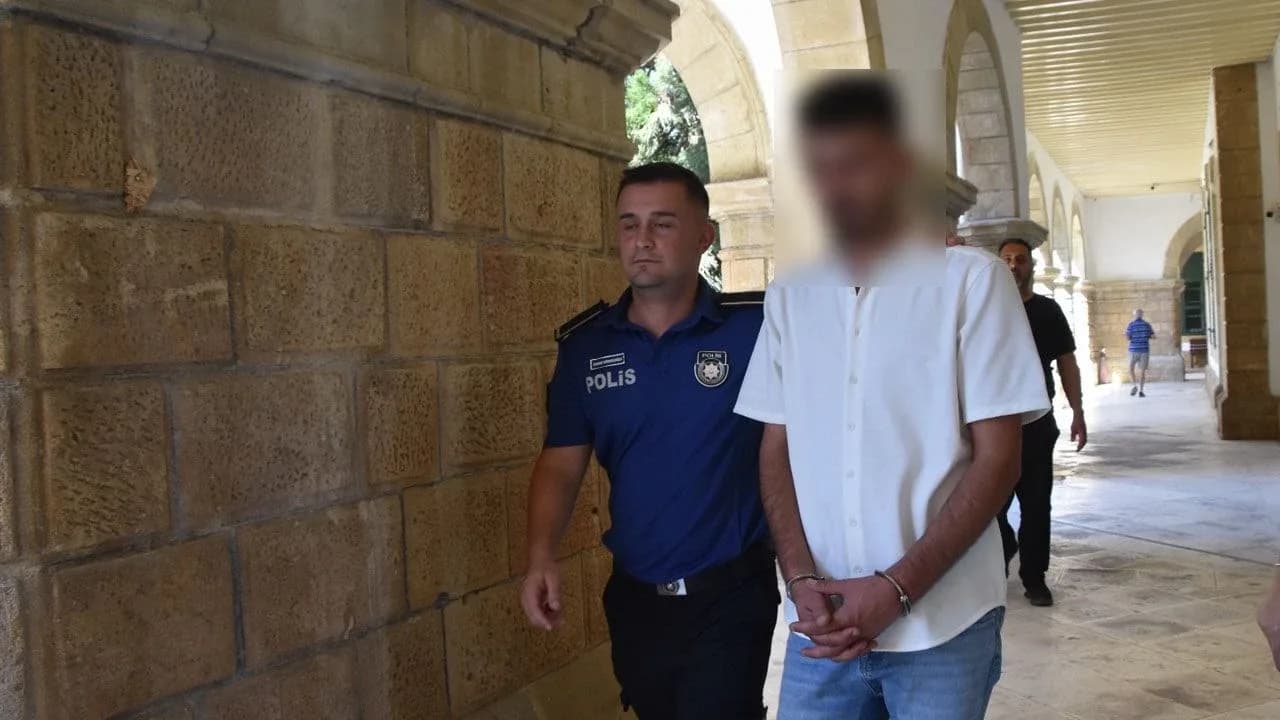 Ercan’da yeşil reçeteli ilaçla yakalanan A.C. cezaevine gönderildi