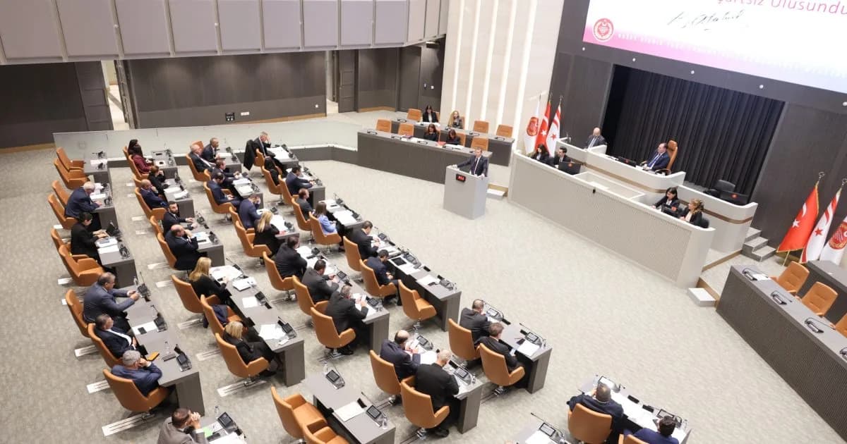 Meclis ‘karma oy’ için yarın yeniden olağanüstü toplanacak