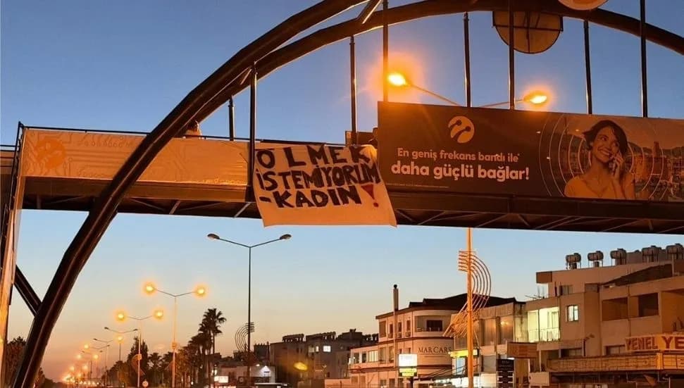 CTP Gençlik Örgütü’nden kadına yönelik şiddete karşı pankartlı eylem