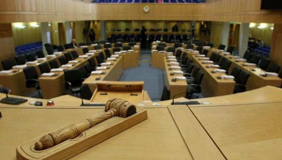 Kıbrıs Türk arazilerinin tahsisi Rum Meclisi’nde tartışıldı: Devlet memuruna bin dönümlük Kıbrıs Türk tarım arazisi