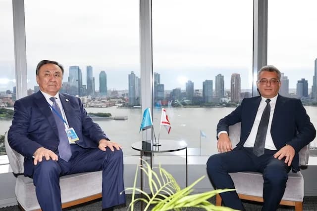 Erhürman, TDT Genel Sekreteri Ömüraliyev ile görüştü