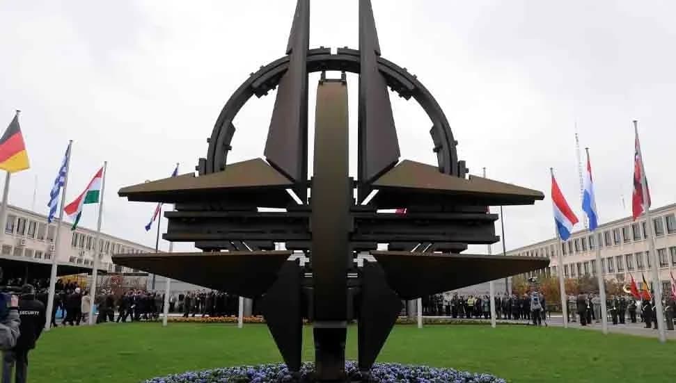 NATO, Rus fırkateyninin Danimarka helikopterine işaret fişeği atmasını "pervasız eylem" olarak niteledi