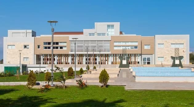 DAÜ Rektörlüğü toplu mesaj engelini savundu: Kurumsal tarafsızlığı koruyoruz