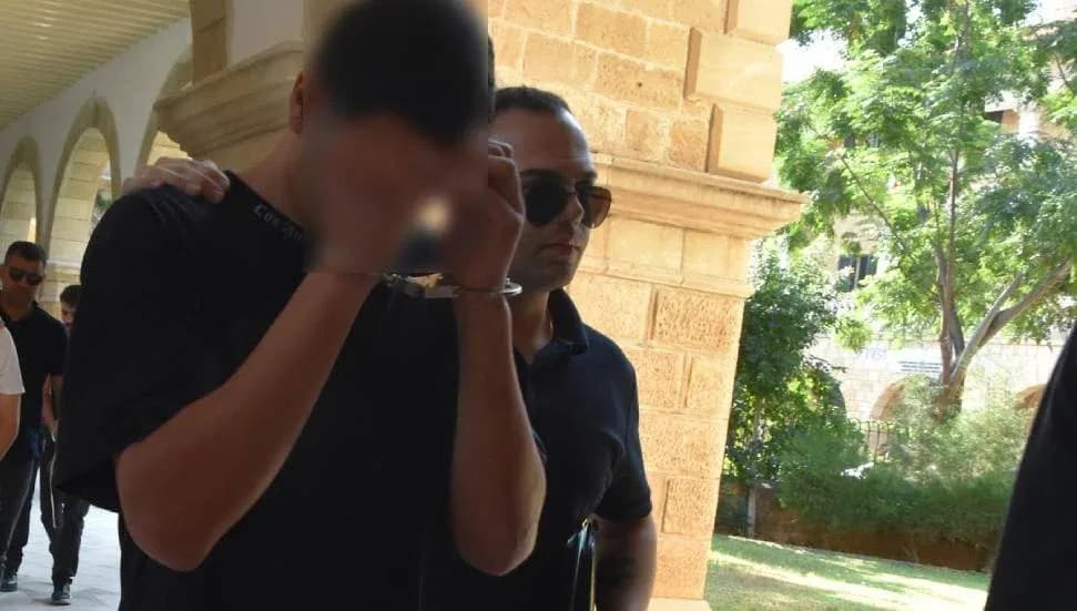 30 bin TL'lik altın çaldı, içki ve sigara aldı: Tutuklandı
