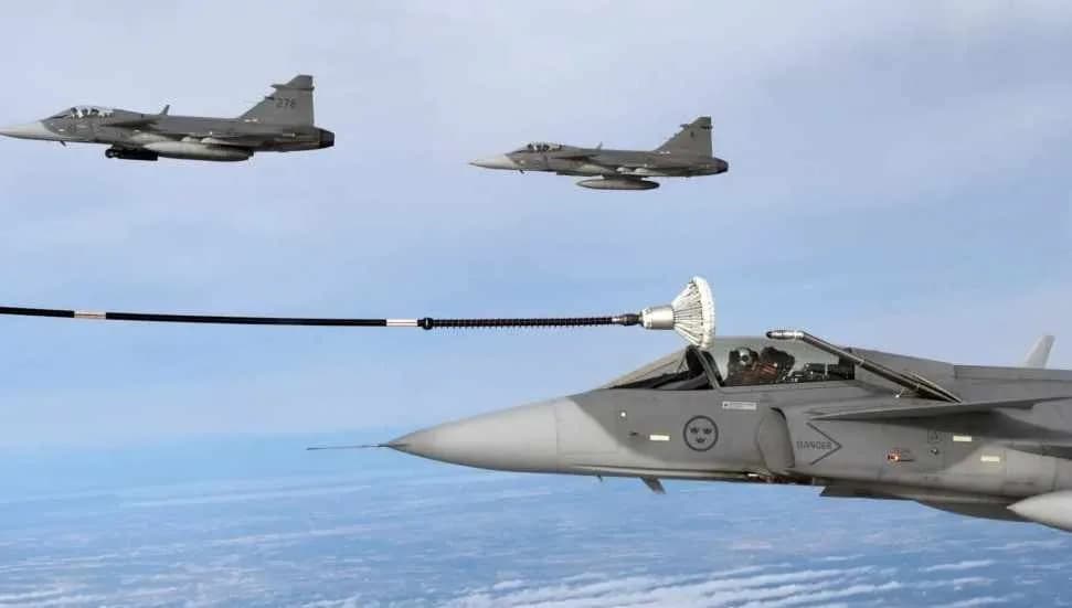 Güney Kıbrıs tören hazırlıkları nedeniyle Lefkoşa'da alçak uçuş gerçekleştireek