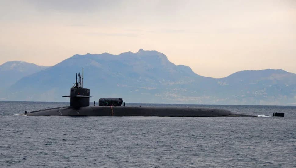 Alman yapımı denizaltı donanmaya katılmak üzere İsrail'e doğru yola çıktı