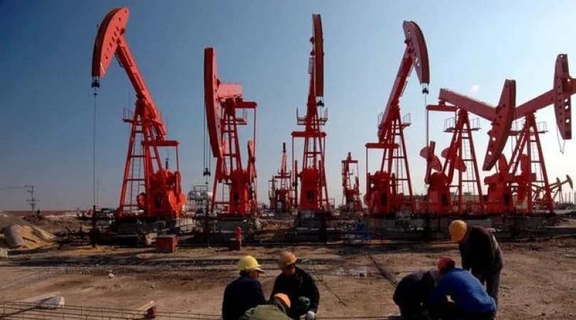 Petrol, ABD-İran görüşmelerine ilişkin beklentilerle yükseldi