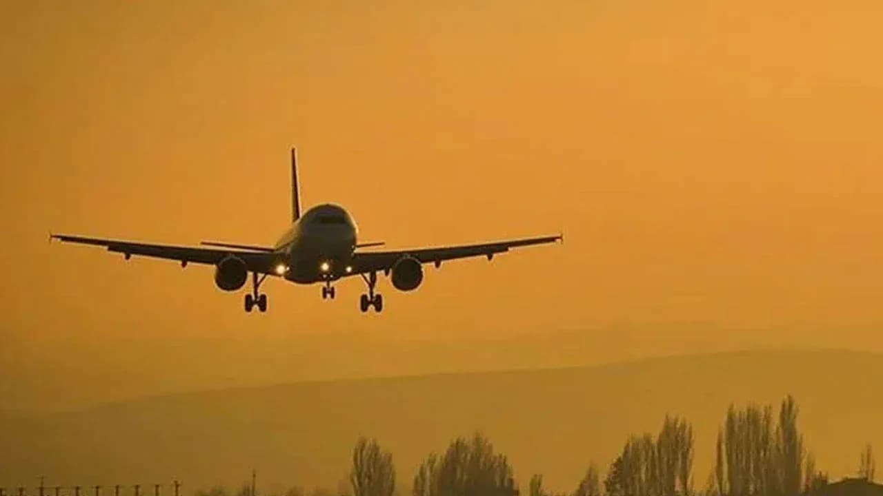 Azerbaycan, ABD yaptırımları nedeniyle İran uçuşlarını askıya aldı