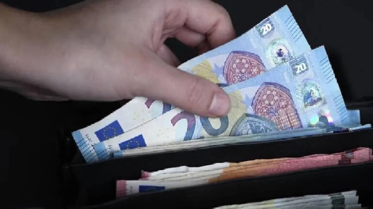 Güney Kıbrıs’ta maaşlar arttı