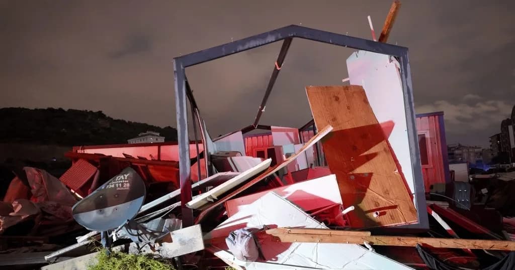 Antalya’da hortum faciası: 4 işçi hayatını kaybetti, 1 işçi yaralandı