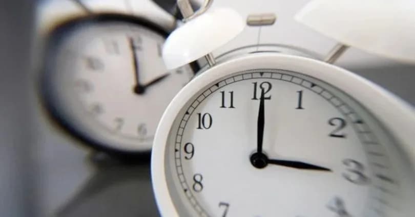 Pazar günü saatler bir saat geri alınacak