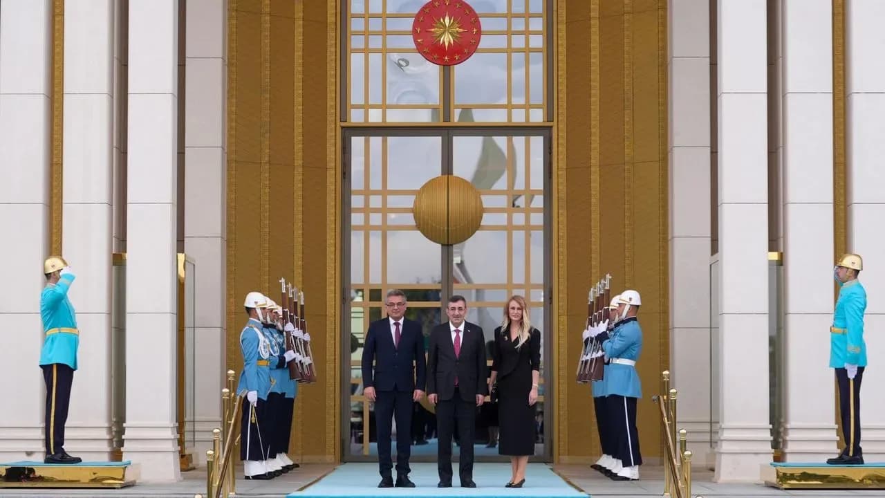 Erhürman, TDT’nin 13. Zirvesi kapsamında düzenlenen etkinliklere katıldı