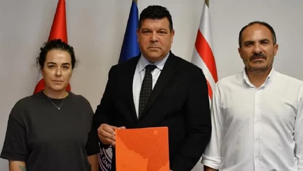 Şampiyon Melekleri Yaşatma Derneği’nden DAÜ Özay Oral Kütüphanesi’ne Anlamlı Bağış