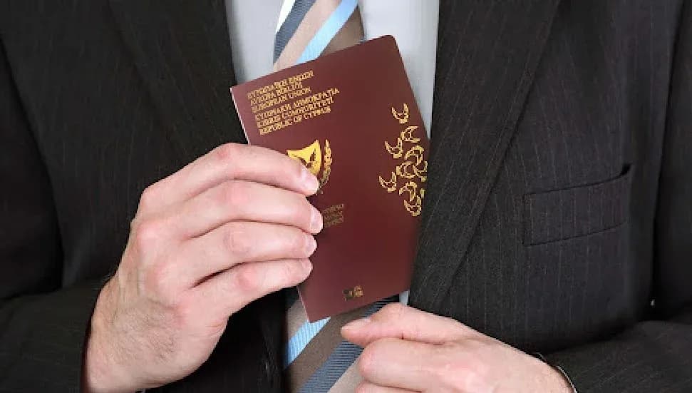 Güney Kıbrıs’ta altın pasaport davasında duruşmalar başladı: Sanıkların arasında eski bakan da var