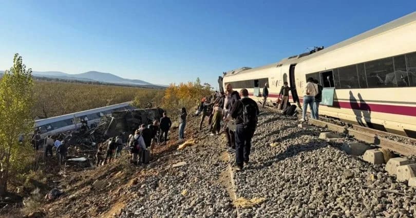İspanya’da hızlı trenler çarpıştı: Ölü ve yaralılar var