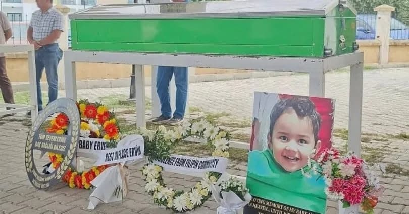 4 yaşındaki Erven son yolculuğuna uğurlandı: Anne cenazeye polis eşliğinde katıldı