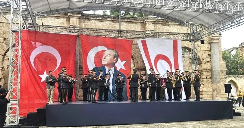 Cumhuriyet Bayramı ilçelerde törenlerle kutlandı