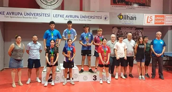 U19 masa tenisinde Ali İleri ve Özüm Özel birinci oldu