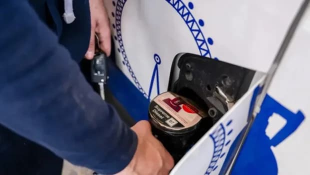 İngiltere'de akaryakıt fiyatlarındaki artış enflasyonu 11 ayın zirvesine çıkardı