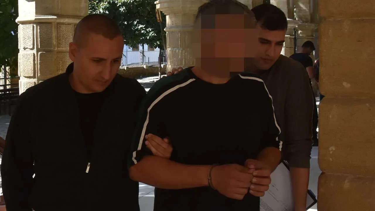 Kuyumcuyu annesinin ölüm haberiyle kandırdı