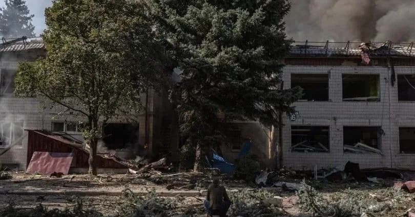 Rusya, Ukrayna’daki hedefleri havadan, karadan ve denizden vuruyor