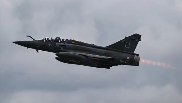 Fransa'da Mirage 2000D tipi savaş uçağı düştü