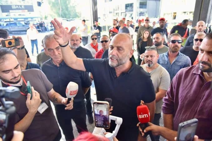 Üstel 50 ‘büyük projeyi’ açıklarken emekçiler otel önündeydi: “Başbakan dışarı!”