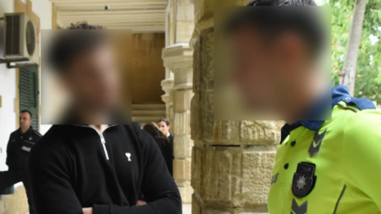 Lefkoşa’da dikkatsiz sürüş kazası: Bir yolcu yaralandı