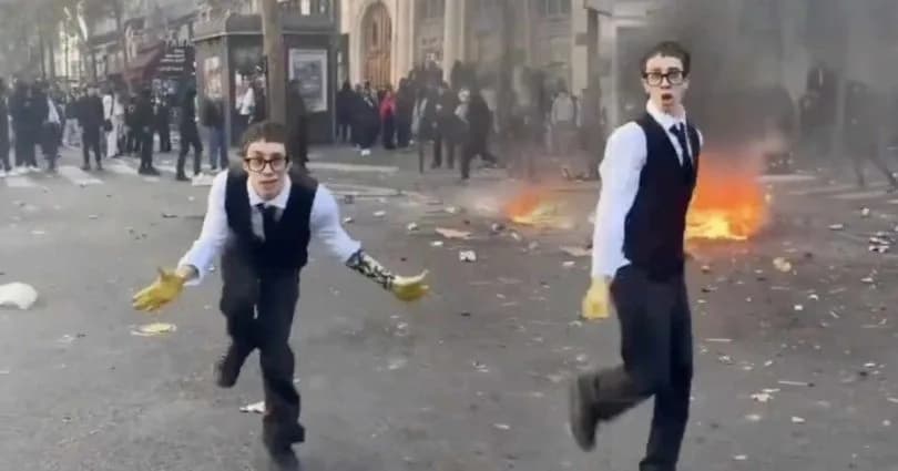 Fransa’daki gösteriler sırasında sosyal medyaya video çekmeyi ihmal etmedi