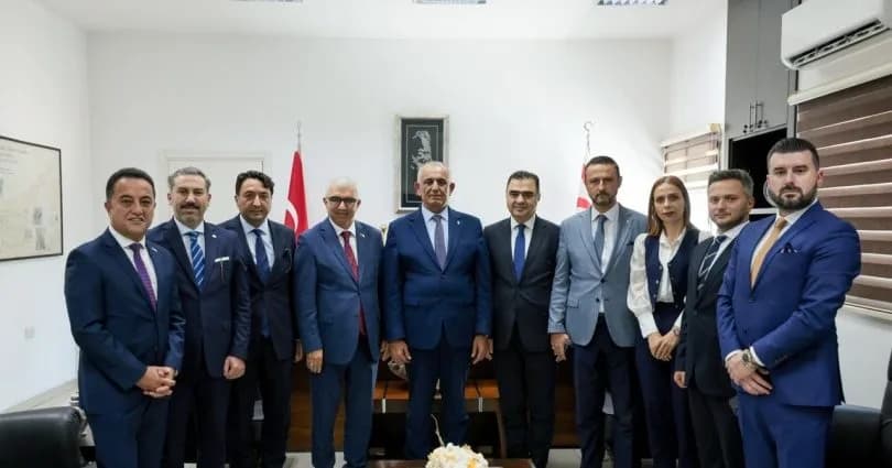 Bakan Çavuşoğlu, Türk Kızılay heyetini kabul etti