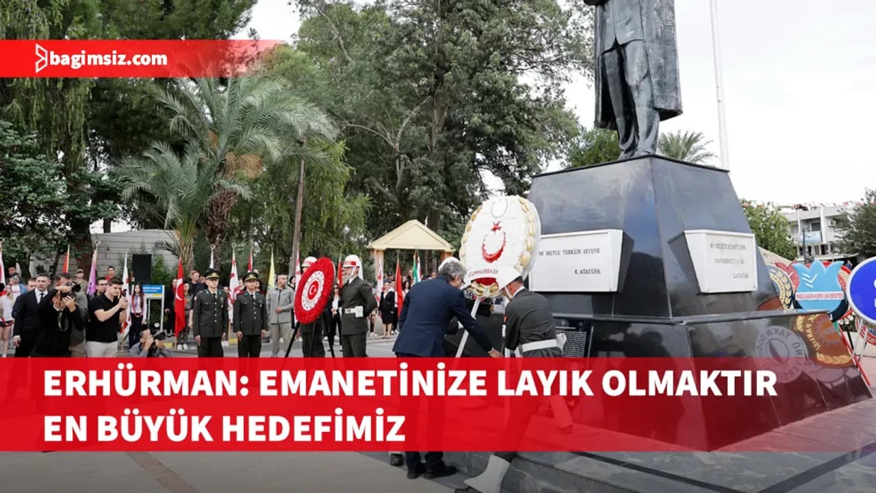 Erhürman, 29 Ekim Cumhuriyet Bayramı nedeniyle Lefkoşa Atatürk Anıtı önünde düzenlenen törene katıldı
