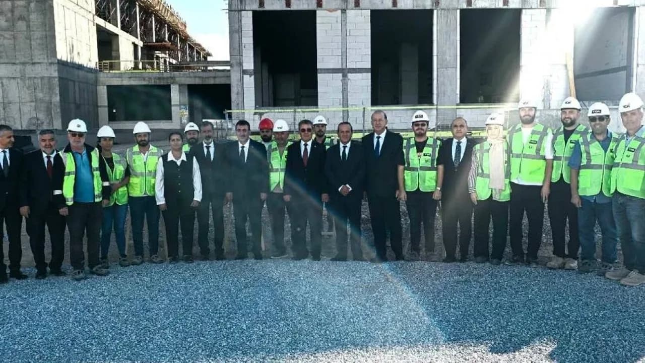Yeni Lefkoşa Devlet Hastanesi inşaatında çalışmalar yerinde incelendi