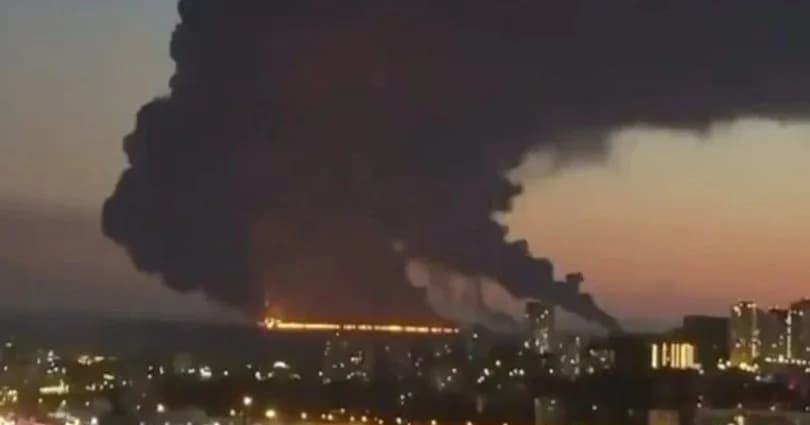 Rusya’nın Karadeniz liman kenti Soçi’de bulunan tankerde yangın çıktı