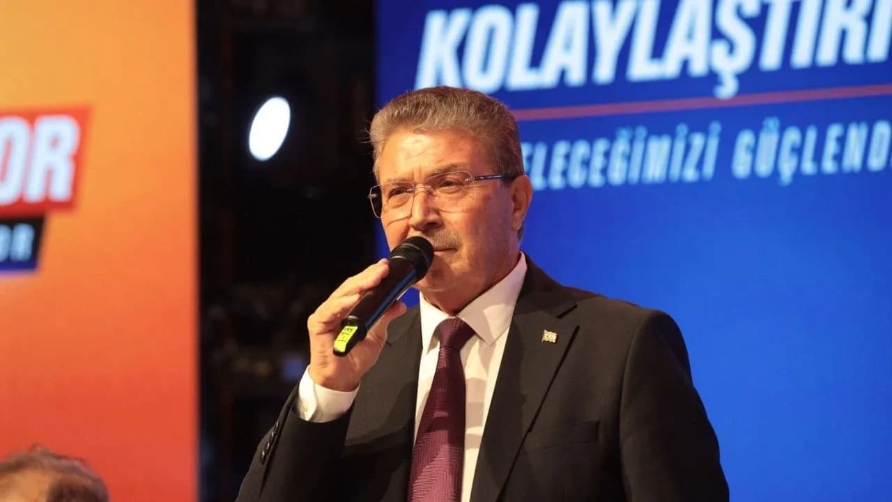 Ünal Üstel'den gençlik destekleri açıklaması: "Kendi topraklarında kök salsınlar"