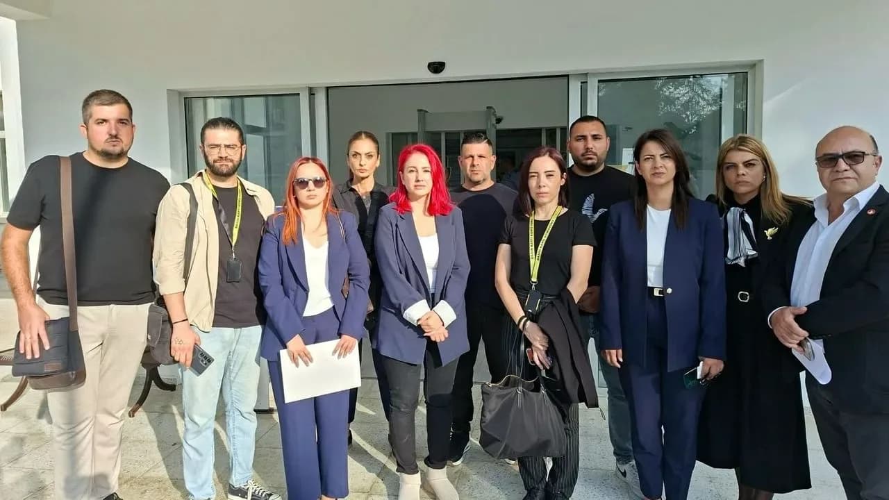Gazetecilere mahkeme avlusunda saldırı: KTGB'den tepki