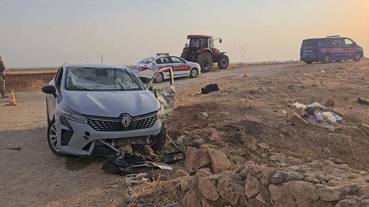 Mardin'de katliam gibi kaza... Otomobil sulama kanalına devrildi: 4'ü çocuk 6 ölü