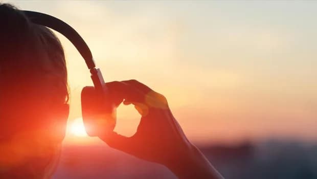 İngiltere'de otobüslerde yüksek sesli müzik dinleyenlere 100 sterlin ceza