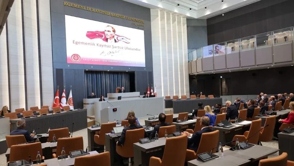 Cumhuriyet Meclisi Genel Kurulu toplandı: 6 Aralık seçim kararı gündemde