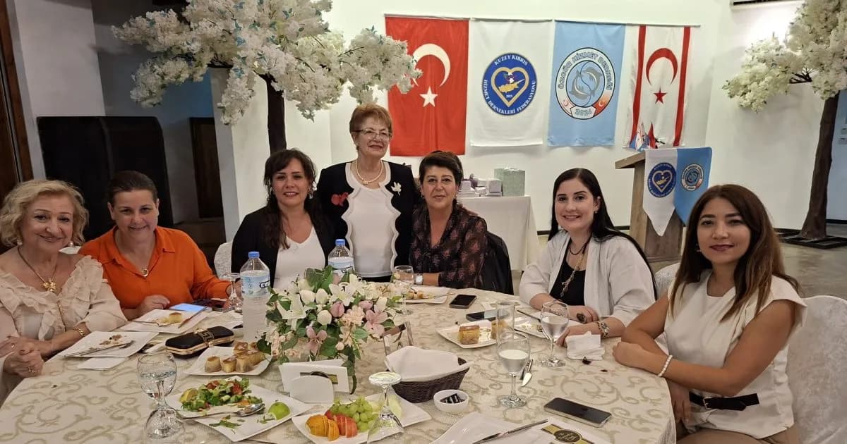 Özgür Hizmet Derneği, özel eğitim okullarının yararına yemek düzenledi