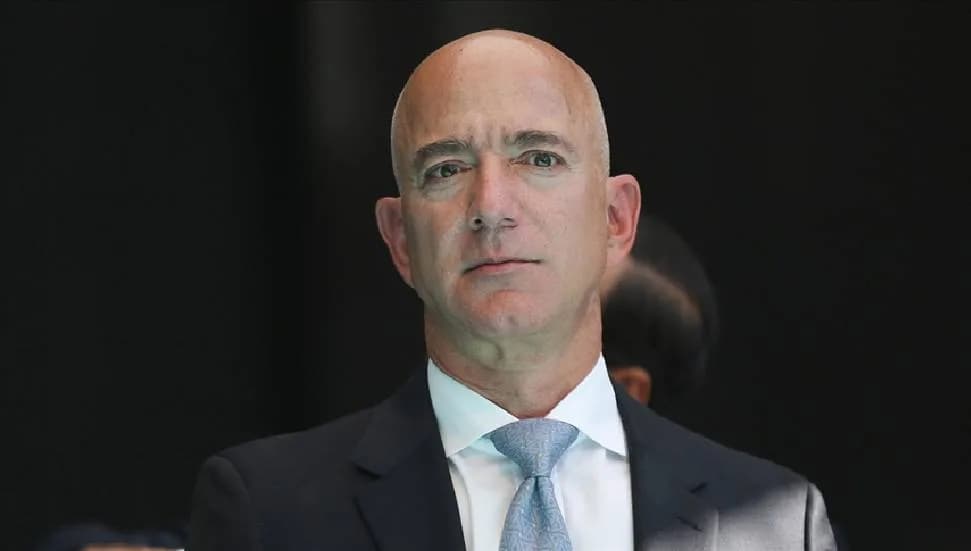 ABD'li milyarder Bezos, Ay’da kalıcı üs kurmayı planladıklarını açıkladı