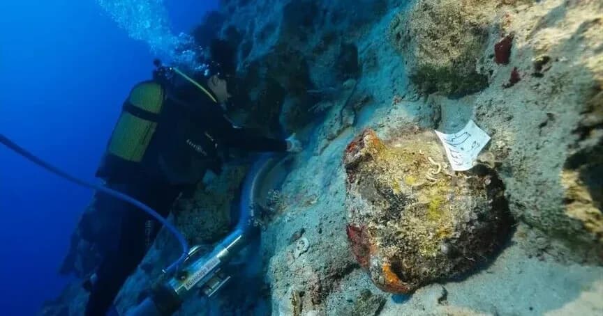 Dünyanın en eski gemi batığı Antalya’da keşfedildi