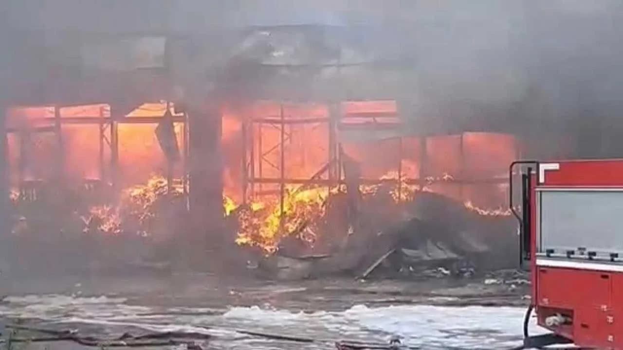 Alayköy Sanayi Bölgesi'nde yangın…Ekiplerin müdahalesi sürüyor