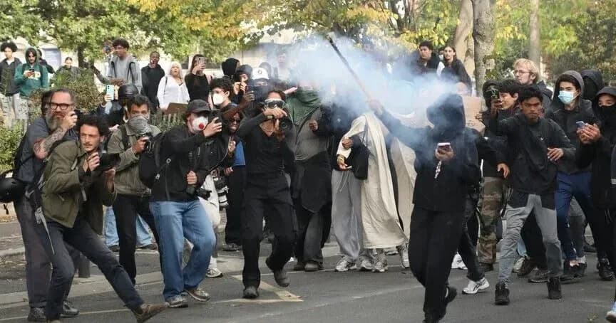 Fransa’da şiddet olaylarının yaşandığı lise eylemleri yaygınlaşarak devam ediyor