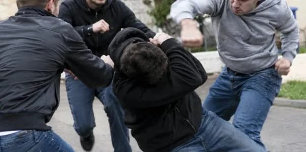 Limasol’da yaklaşık 30 Kıbrıslı Türk’ün karıştığı kavga: Polis sprey kullandı