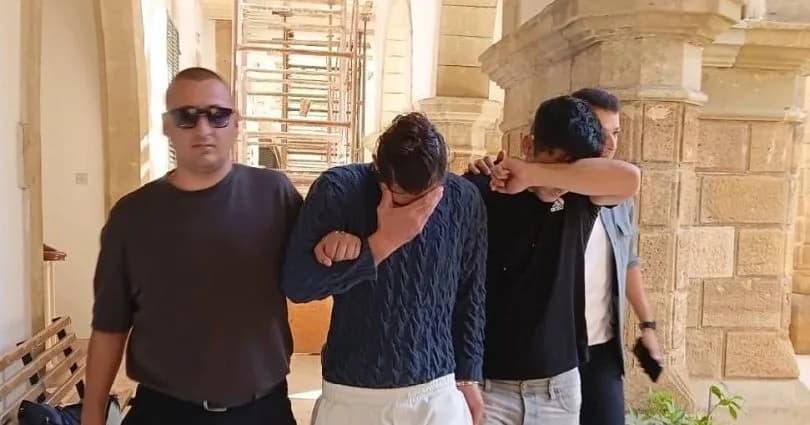 Seyyar büfeden yiyecek-içecek çalan zanlılar cezaevine gönderildi