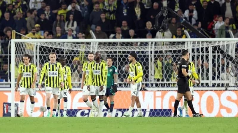 Fenerbahçe, lider Galatasaray’ın 9 puan gerisine düştü