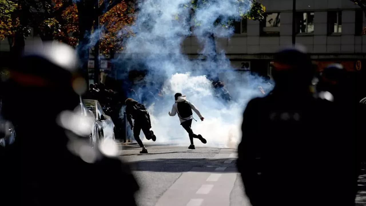 Fransa'daki lise protestoları büyüyor
