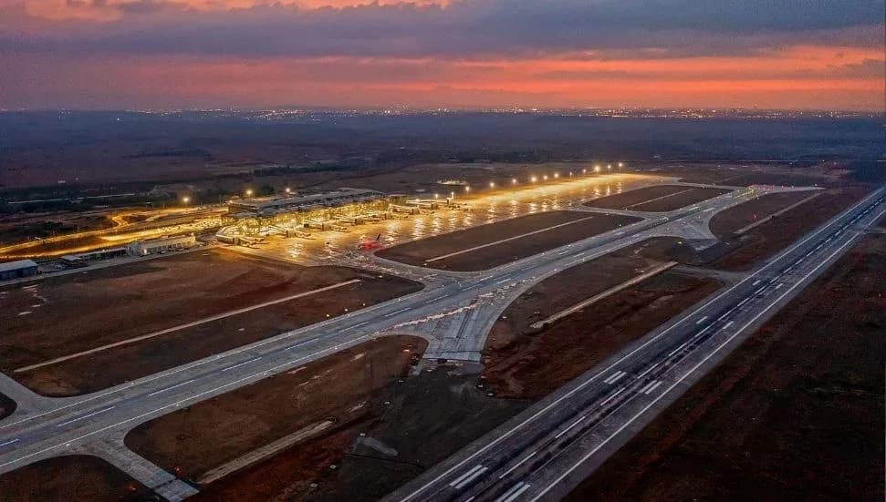 Ercan’da pist ışıklandırmasındaki sorun giderildi: Uçuşlar planlandığı gibi devam edecek